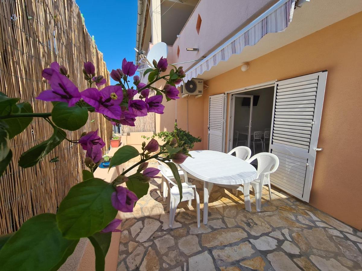 Apartments Barbati Kustići Buitenkant foto