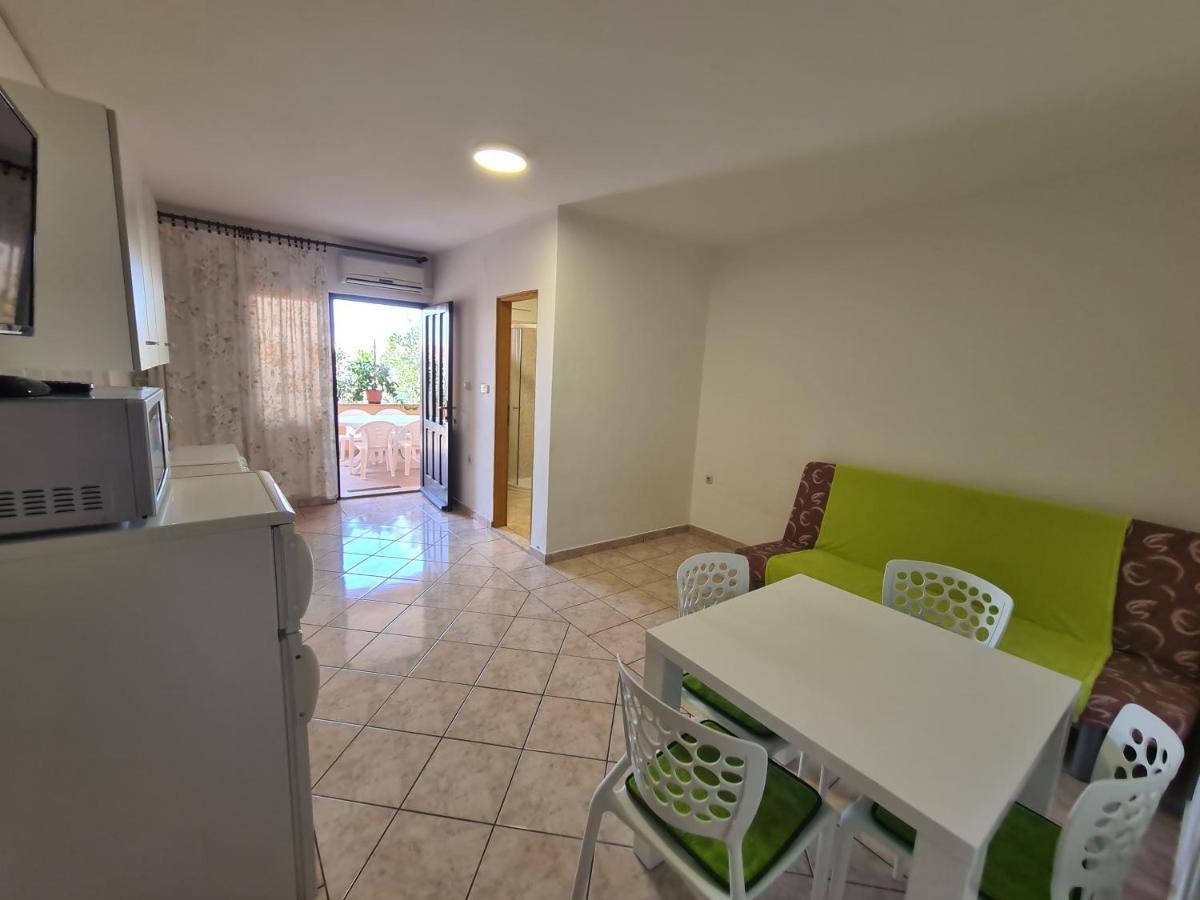 Apartments Barbati Kustići Buitenkant foto