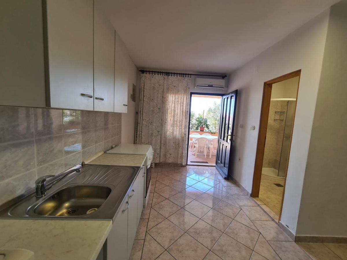 Apartments Barbati Kustići Buitenkant foto