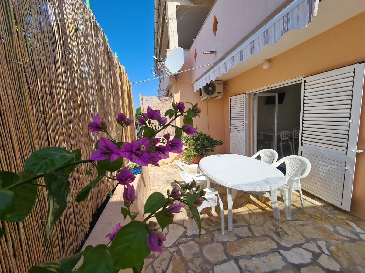 Apartments Barbati Kustići Buitenkant foto